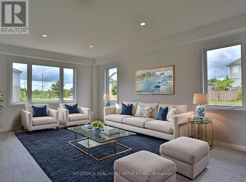 31 Rockcliffe Drive, Kitchener, ON - Indoor Photo Showing Living Room