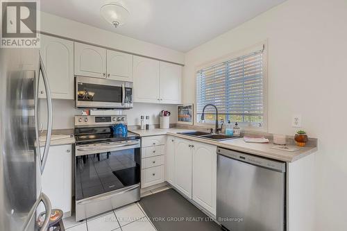 89 Mosaics Avenue, Aurora, ON - Indoor Photo Showing Kitchen With Double Sink