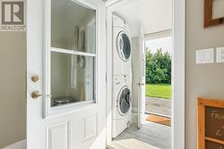 Mudroom houses laundry - 