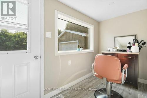 24 Munroe Avenue E, Renfrew, ON - Indoor Photo Showing Other Room