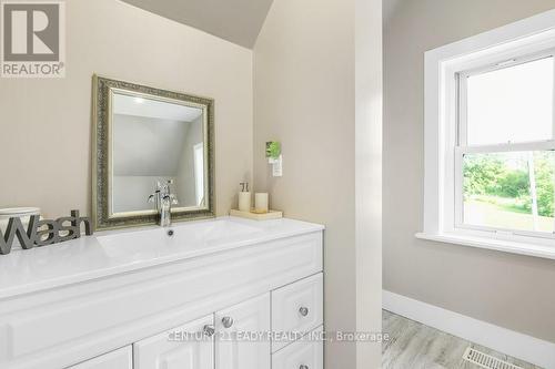 24 Munroe Avenue E, Renfrew, ON - Indoor Photo Showing Bathroom