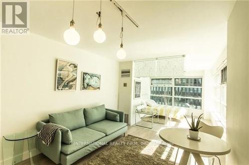 1404 - 50 Lombard Street, Toronto, ON - Indoor Photo Showing Living Room