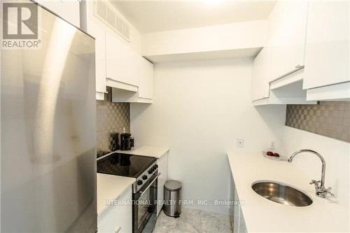 1404 - 50 Lombard Street, Toronto, ON - Indoor Photo Showing Kitchen