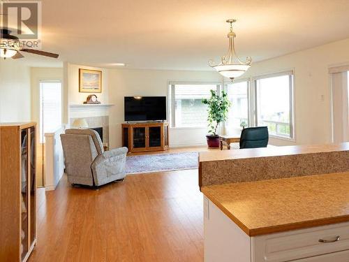 7171 Georgia Cres, Powell River, BC - Indoor Photo Showing Living Room With Fireplace