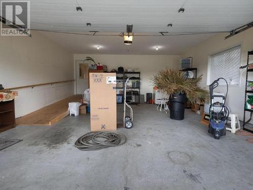 7171 Georgia Cres, Powell River, BC - Indoor Photo Showing Garage