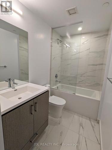 816 - 60 Honeycrisp Crescent, Vaughan, ON - Indoor Photo Showing Bathroom