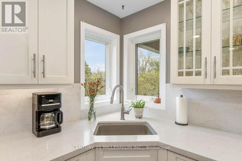 20334 Main Street, Caledon, ON - Indoor Photo Showing Kitchen