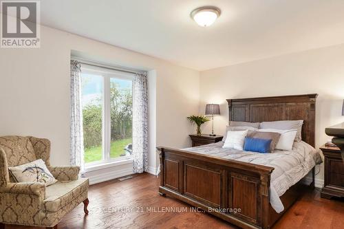 20334 Main Street, Caledon, ON - Indoor Photo Showing Bedroom