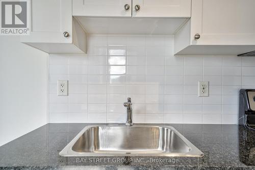 708 - 385 Prince Of Wales Drive, Mississauga, ON - Indoor Photo Showing Kitchen