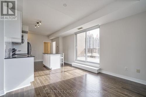 708 - 385 Prince Of Wales Drive, Mississauga, ON - Indoor Photo Showing Kitchen