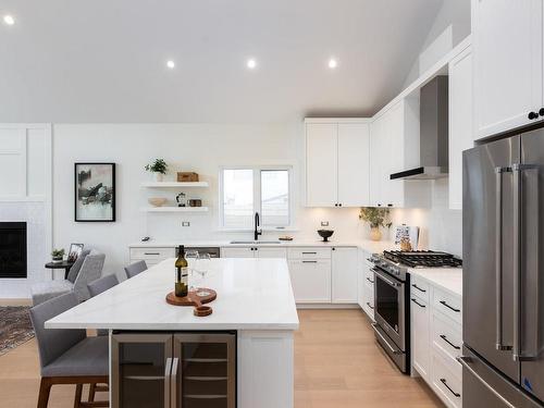 2283 Weiler Ave, Sidney, BC - Indoor Photo Showing Kitchen With Upgraded Kitchen