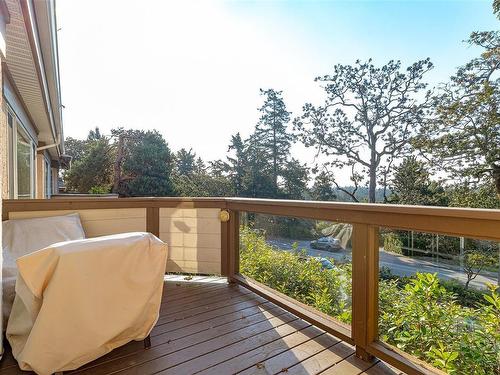 19-901 Kentwood Lane, Saanich, BC 