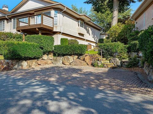 19-901 Kentwood Lane, Saanich, BC 