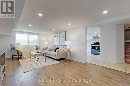 41 Connor Drive, Whitchurch-Stouffville, ON - Indoor Photo Showing Living Room