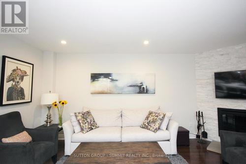 45 - 3339 Council Ring Road, Mississauga, ON - Indoor Photo Showing Living Room