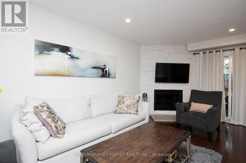 45 - 3339 Council Ring Road, Mississauga, ON - Indoor Photo Showing Living Room