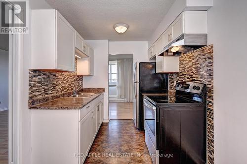 907 - 225 Harvard Place, Waterloo, ON - Indoor Photo Showing Kitchen With Double Sink