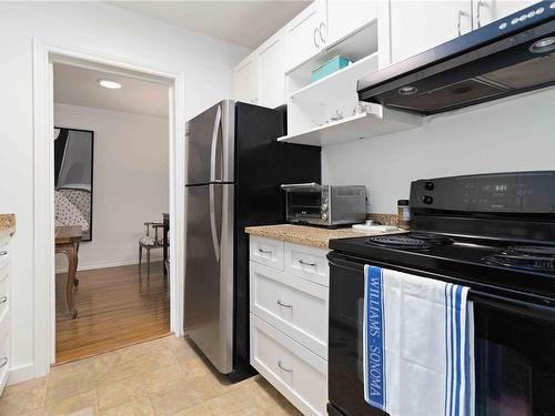 403-1159 Beach Dr, Oak Bay, BC - Indoor Photo Showing Kitchen