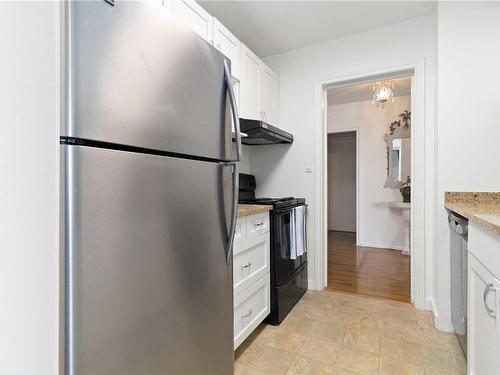 403-1159 Beach Dr, Oak Bay, BC - Indoor Photo Showing Kitchen