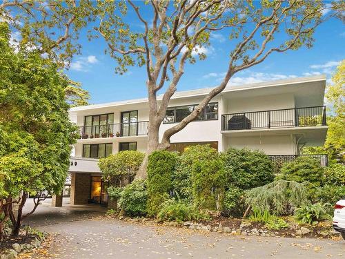 403-1159 Beach Dr, Oak Bay, BC - Outdoor With Balcony