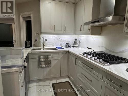 98 Cedarwood Crescent, Brampton, ON - Indoor Photo Showing Kitchen With Double Sink With Upgraded Kitchen