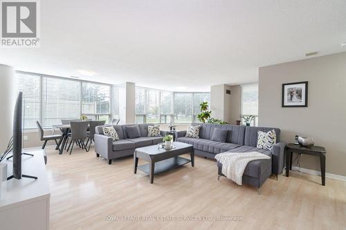 102 - 700 Constellation Drive, Mississauga, ON - Indoor Photo Showing Living Room