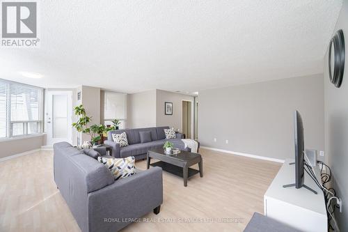 102 - 700 Constellation Drive, Mississauga, ON - Indoor Photo Showing Living Room