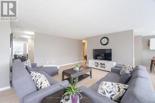 102 - 700 Constellation Drive, Mississauga, ON - Indoor Photo Showing Living Room