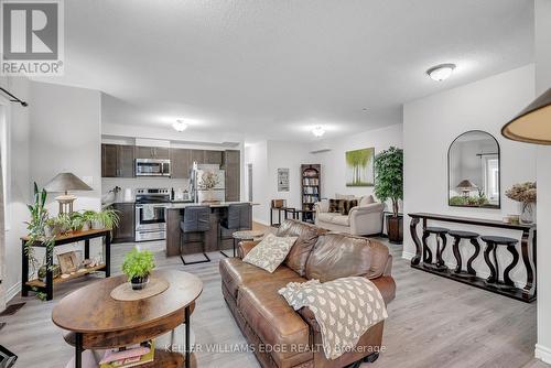 145 Walleye Private, Barrhaven, ON - Indoor Photo Showing Living Room