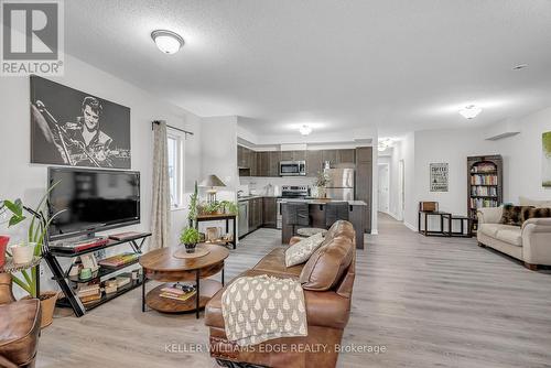 145 Walleye Private, Barrhaven, ON - Indoor Photo Showing Living Room