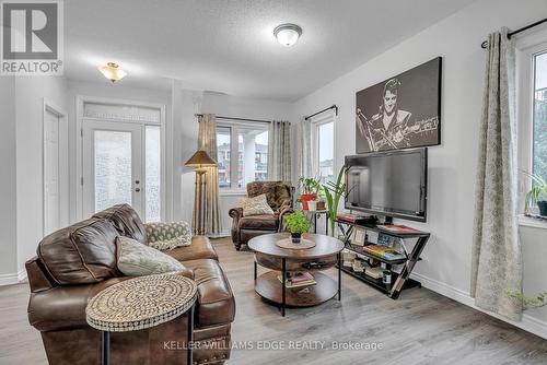 145 Walleye Private, Barrhaven, ON - Indoor Photo Showing Living Room