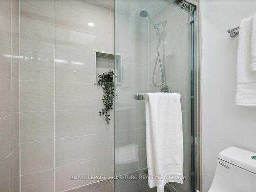 13 Unity Rd, Toronto, ON - Indoor Photo Showing Bathroom