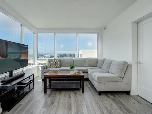 1101-777 Herald St, Victoria, BC - Indoor Photo Showing Living Room