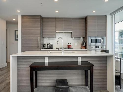 1101-777 Herald St, Victoria, BC - Indoor Photo Showing Kitchen With Upgraded Kitchen