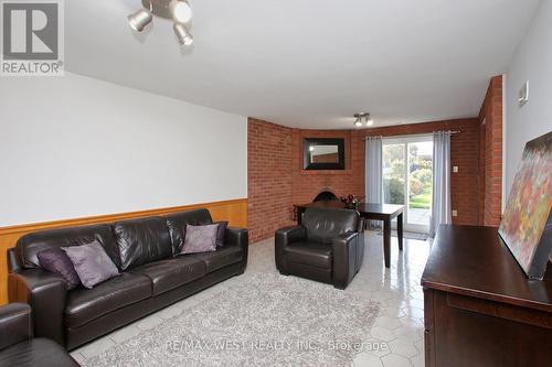 23 John Lindsay Court, Toronto, ON - Indoor Photo Showing Living Room