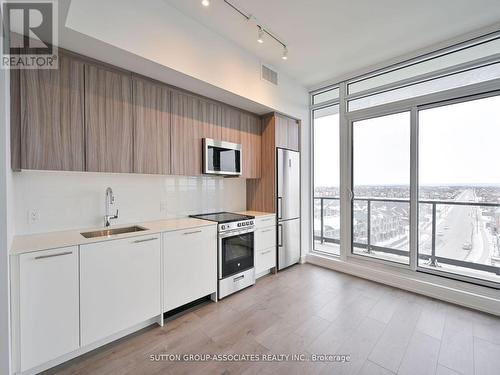 810 - 225 Veterans Drive, Brampton, ON - Indoor Photo Showing Kitchen