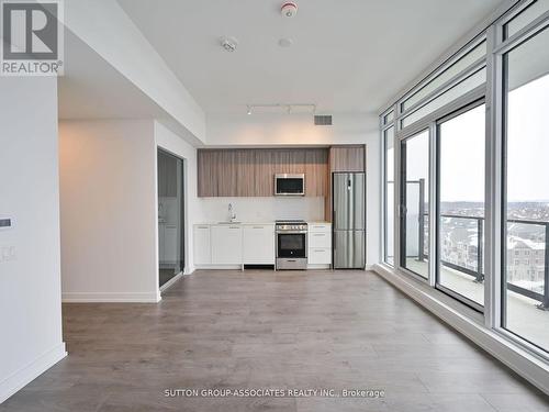 810 - 225 Veterans Drive, Brampton, ON - Indoor Photo Showing Kitchen