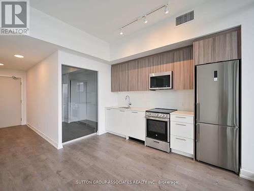 810 - 225 Veterans Drive, Brampton, ON - Indoor Photo Showing Kitchen