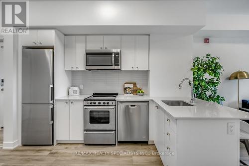 315 - 312 Erb Street W, Waterloo, ON - Indoor Photo Showing Kitchen With Upgraded Kitchen