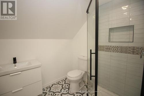 633 Confederation Street, Sarnia, ON - Indoor Photo Showing Bathroom