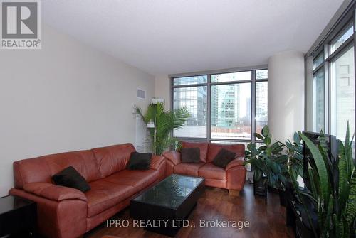 310 - 5 Mariner Terrace, Toronto, ON - Indoor Photo Showing Living Room