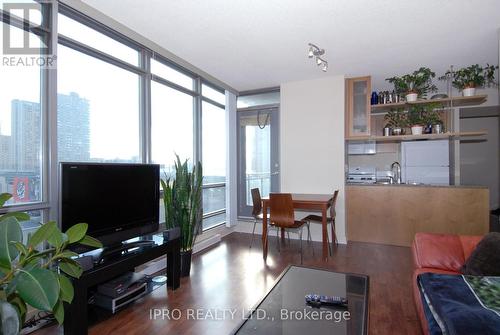 310 - 5 Mariner Terrace, Toronto, ON - Indoor Photo Showing Living Room