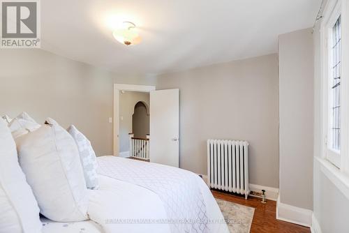 325 Mount Pleasant Road, Toronto, ON - Indoor Photo Showing Bedroom