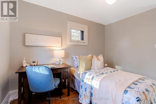 325 Mount Pleasant Road, Toronto, ON - Indoor Photo Showing Bedroom