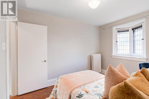 325 Mount Pleasant Road, Toronto, ON - Indoor Photo Showing Bedroom