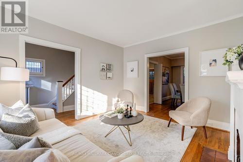 325 Mount Pleasant Road, Toronto, ON - Indoor Photo Showing Living Room