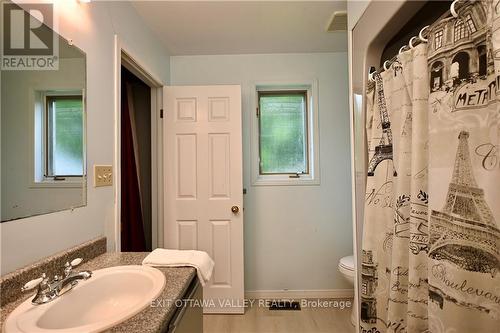 701 Fischer Street, Pembroke, ON - Indoor Photo Showing Bathroom