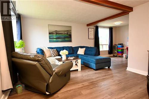 701 Fischer Street, Pembroke, ON - Indoor Photo Showing Living Room