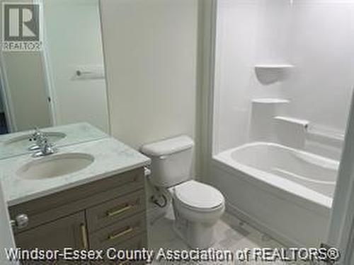 382 Hemlock Lane, Lakeshore, ON - Indoor Photo Showing Bathroom