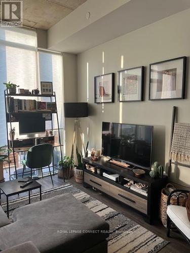 922 - 15 Baseball Place, Toronto, ON - Indoor Photo Showing Living Room